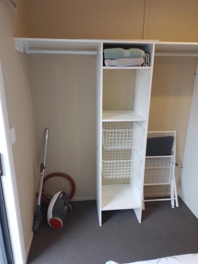Best Budget Bed And Ensuite - Private Access Close To Beach 와이히 외부 사진